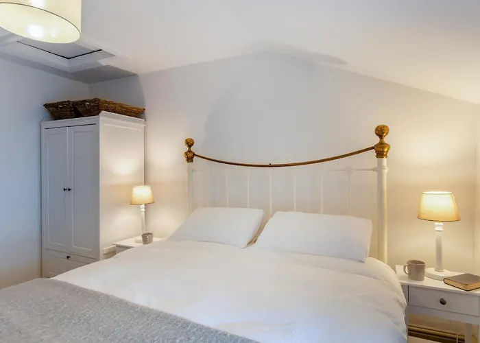 4 Bed In Oc-s34237 * Dent